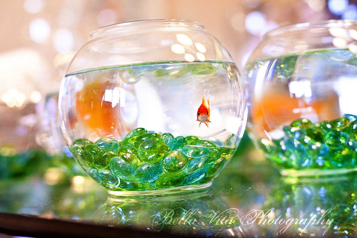 Centrepiece Idea Using Fishbowl Flowers Flexi Grass And Mirror Plate Follow Us For Fish Bowl Centerpiece Wedding Wedding Table Flowers Holiday Food Crafts