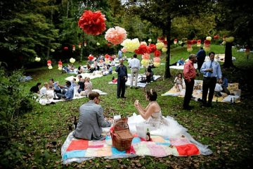 Posh Packed Lunch for a Perfect Park Wedding Reception - weddingfor1000.com