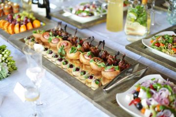 Quick guide to wedding catering for the cool kids - weddingfor1000.com