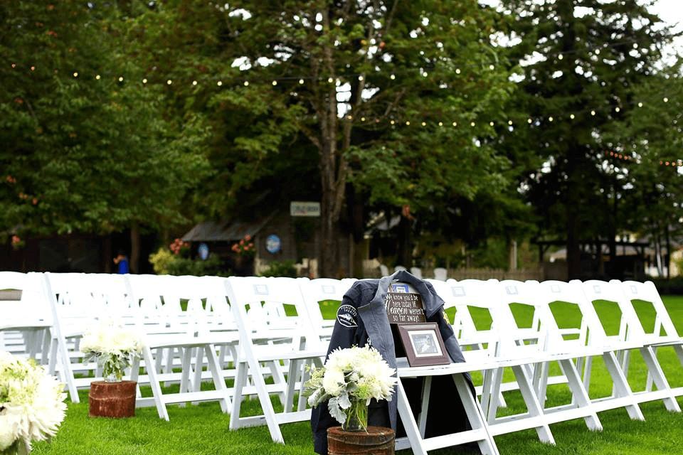How to keep the memory of special loved ones alive at your wedding - weddingfor1000.com
