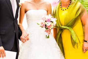 How to dress the mother of the bride or groom (when they're not sure what to wear) - weddingfor1000.com