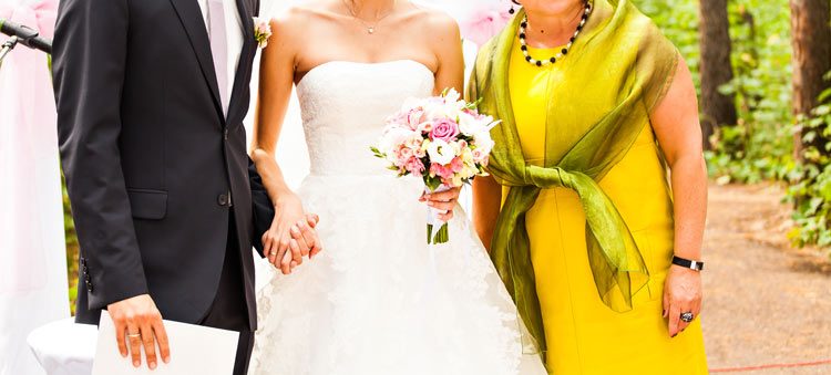 How to dress the mother of the bride or groom (when they're not sure what to wear) - weddingfor1000.com