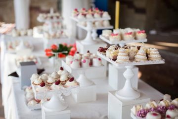 24 Small Sweets for a Dessert Reception - weddingfor1000.com