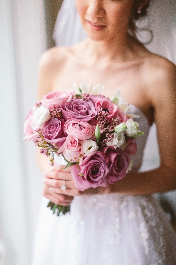 Carry Beautiful, Affordable Wedding Flowers with These Florist Tips