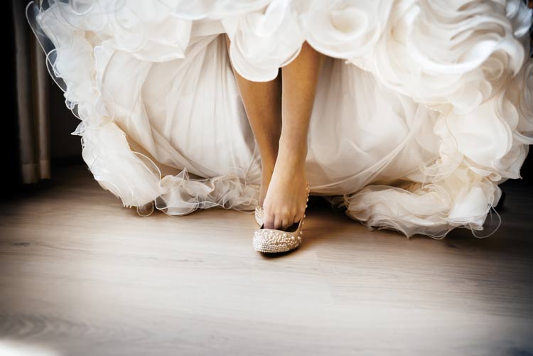 Don't buy your wedding shoes without checking these 4 things! - weddingfor1000.com