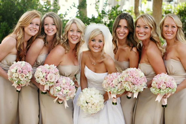 Bridal Bouquets That Complement Your Wedding Dress and Body Type - weddingfor1000.com