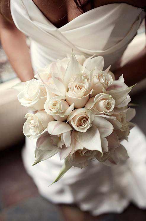 Bridal Bouquets That Complement Your Wedding Dress and Body Type - weddingfor1000.com