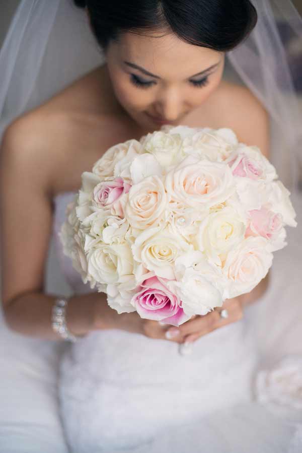 Bridal Bouquets That Complement Your Wedding Dress and Body Type - weddingfor1000.com