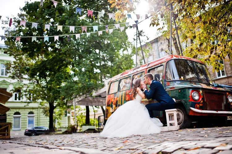 Affordable Wedding Transportation Ideas - weddingfor1000.com