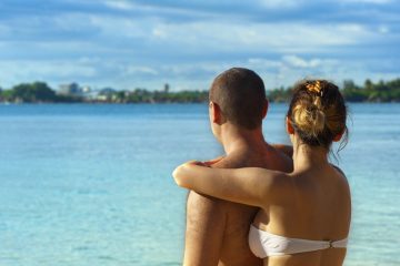 Wedding for $1000 - Insider Hacks For A Debt-Free Honeymoon