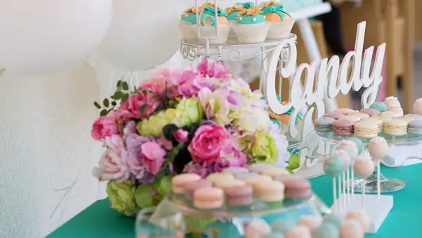 Candy Buffets or Bars - Delicious Wedding Favors weddingfor1000.com