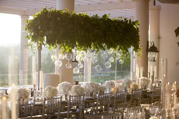 using greenery to decorate your wedding