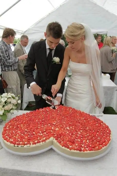 Ten Totally Tasty Wedding Cake Alternatives - weddingfor1000.com