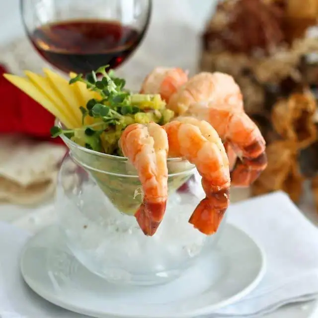 5 Delicious and Creative Cocktail Wedding Reception Combos - weddingfor1000.com
