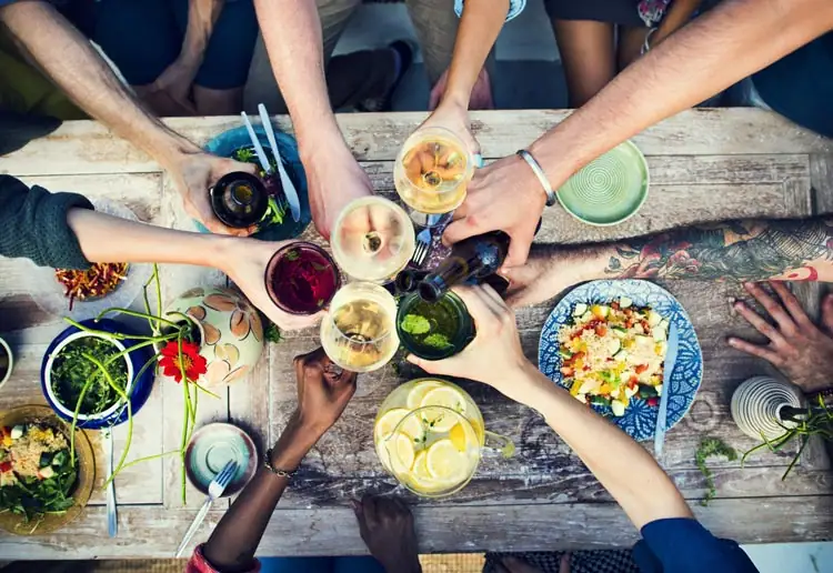 How much does it cost to do a DIY Beer and Wine bar? Find out! -- weddingfor1000.com