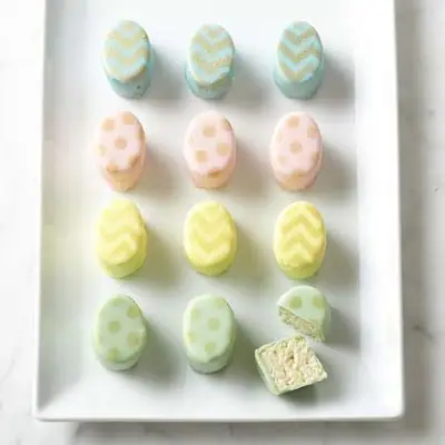 egg-shaped-petit-fours