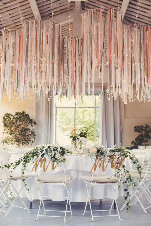 Create an intimate and romantic atmosphere with flagging tape as ceiling decor - weddingfor1000.com