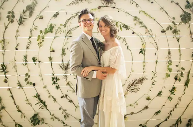 greenery garland on wall weddingfor1000.com
