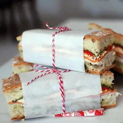 Delicious packed lunch for your wedding reception! weddingfor1000.com