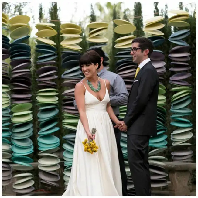 paper plates ceremony backdrop ideas weddingfor1000.com