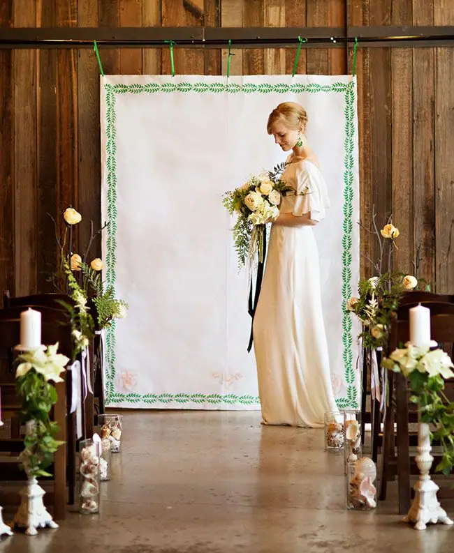 printed paper ceremony backdrop ideas weddingfor1000.com