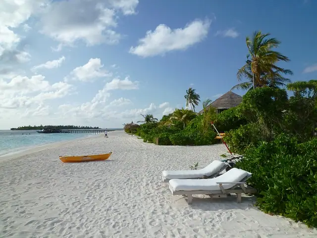 Destination weddings look like a lot of fun - weddingfor1000.com