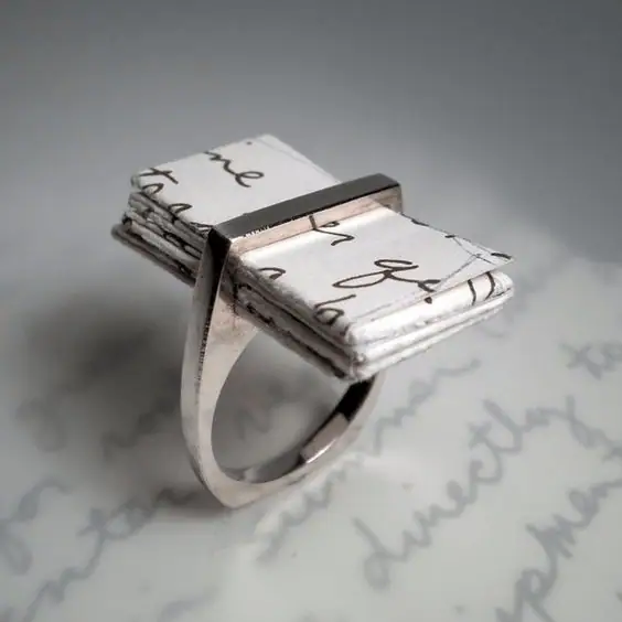 Funky and Fun Engagement Rings for the Modern Bride - weddingfor1000.com