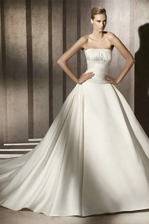 Ruched Taffeta Ivory Ball Gown Wedding Gowns With Handmade Beading