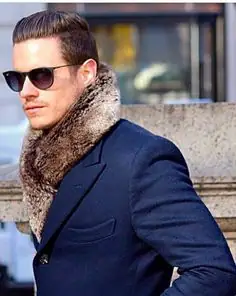 styled-groom-fur-foulard
