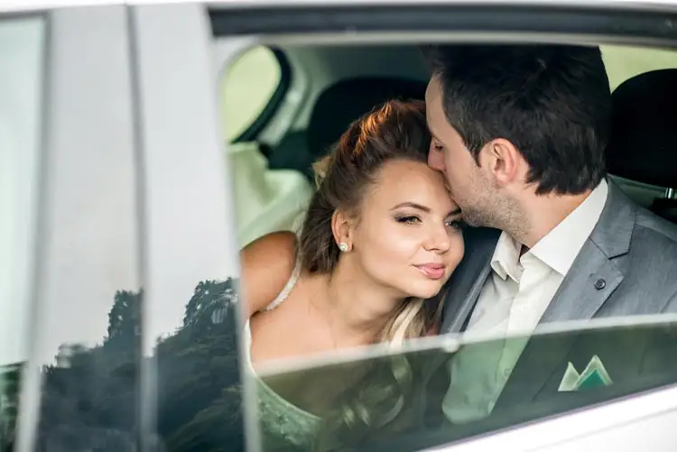 65 Ways to Stretch Your Wedding Budget Further - weddingfor1000.com