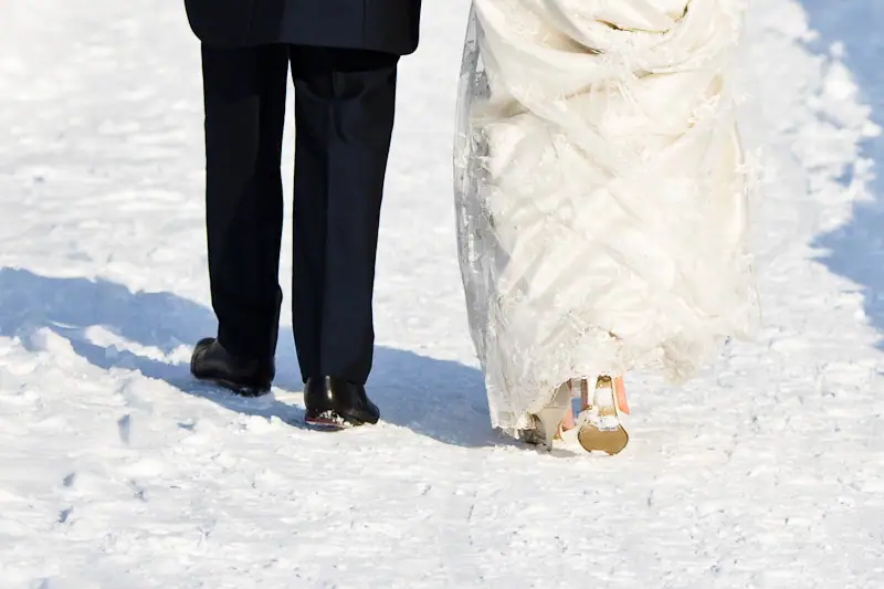 Wedding for $1000 - The Ultimate Guide to a Christmas Wedding